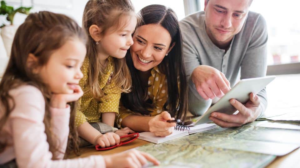 לקראת החגים: כך תעסיקו את הילדים