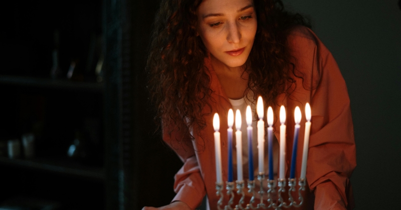 למה נהוג להדליק נרות בשבת ולברך על כך?